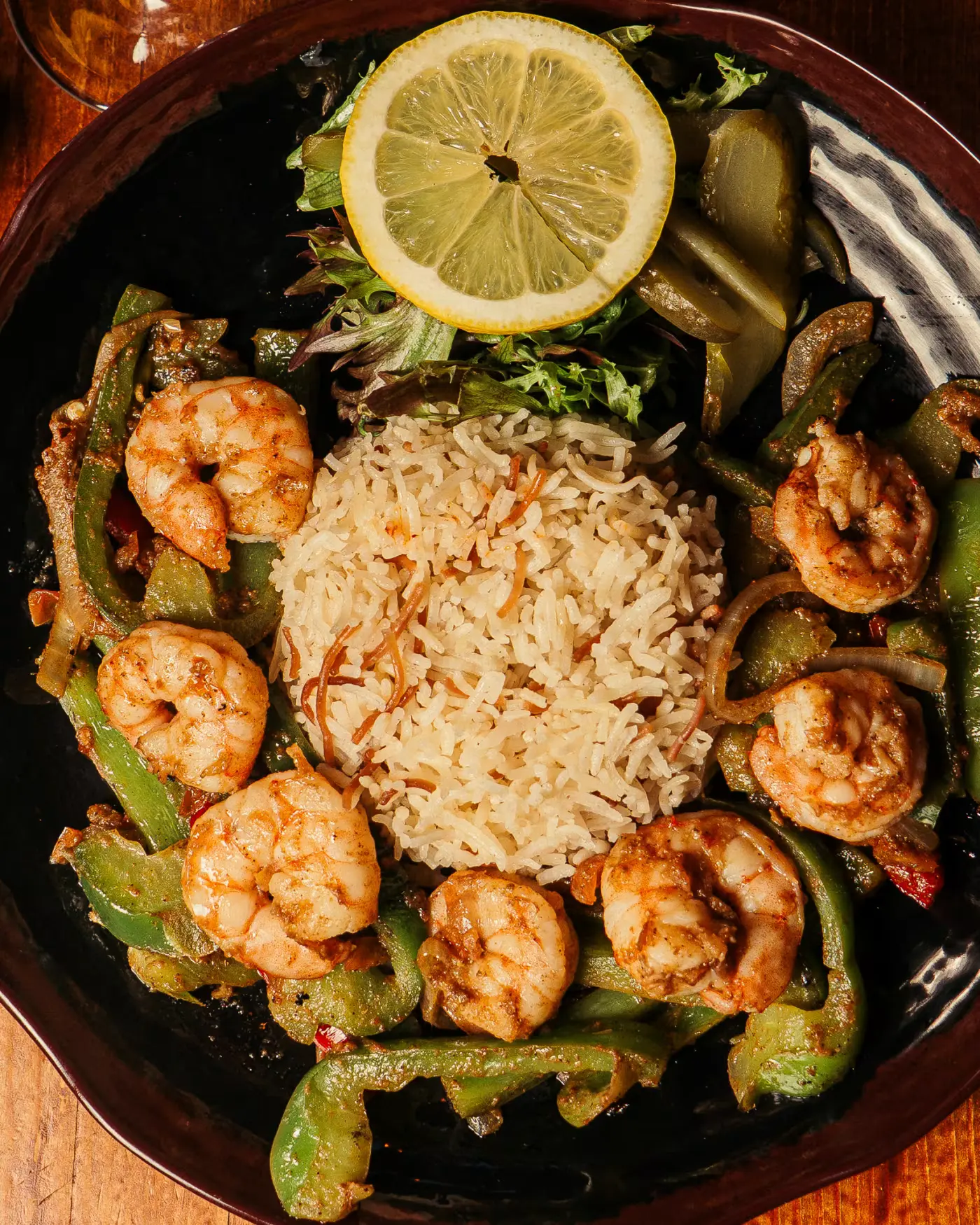 Prawns with rice, peppers and lemon from above at Beirut Restaurant, food photography by Gorka Di Capitan (gorkadicapitan.com)